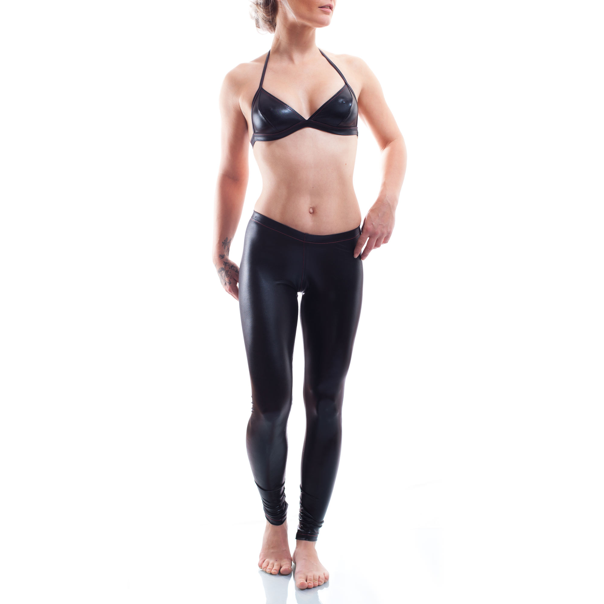 Live production, because the WetJeans Womens Leggings 381F50 in Wetlook will be produced just for you on demand.

Sizes

Available in Sizes S, M, L, XL

Material composition

Wetlook: 93% Polyamid, 7% Elasthan

Particularities

LIVE product |  perfect super elastic clubwear | gloss-finish | deep black…