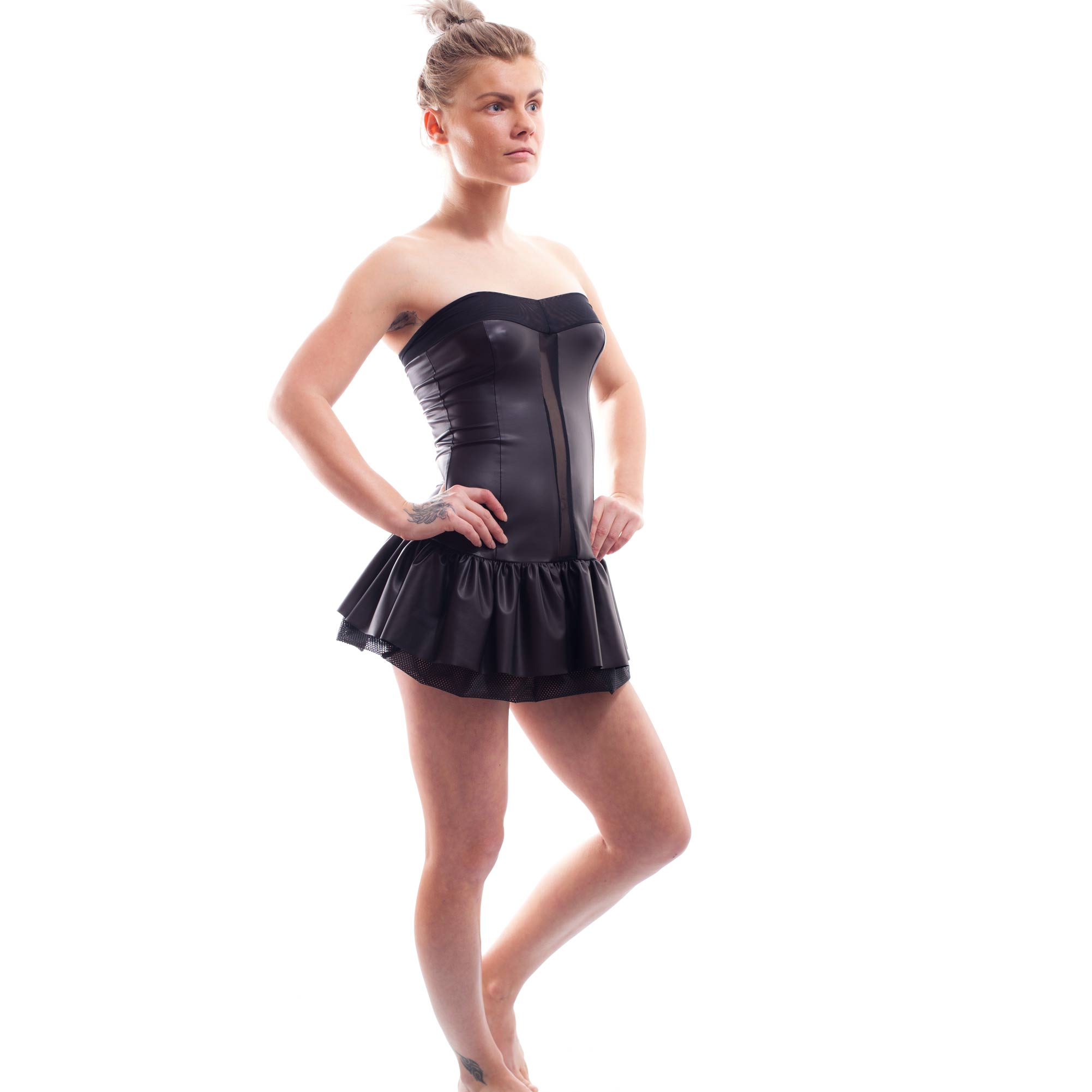 Dieser Black Joker Damen Kleid 391K1 gehört zu den Wojoer LIVE-Produkten. Sie werden ab Bestellung bei uns produziert. So können wir auf Kundenwünsche individuell eingehen.
Größen
Erhältlich in den Größen S, M, L, XL
Materialzusammensetzung
94% Polyester, 6 % Elasthan

100% Polyester
Besonderheiten
LIVE-Produkt  |  Ringe |…